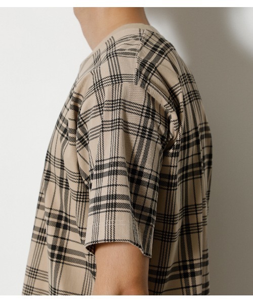 AZUL by moussy(アズールバイマウジー)の「ARCTIC FEEL C/N TEE/アークティックフィールクルーネックTシャツ(Tシャツ/カットソー・メンズ・ベージュ系その他/ホワイト/ブラック・LARGE/MEDIUM)」の22枚目の写真