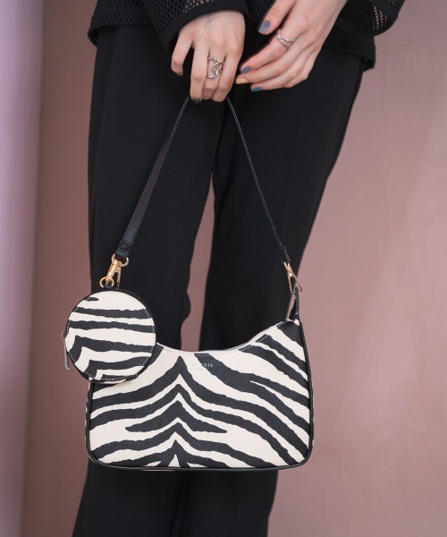 Me%（ミィパーセント）の「ポーチツキハンドルショルダーバッグ（ショルダーバッグ・レディース・ホワイト/アイボリー/ブラック・FREE）」の2枚目の写真