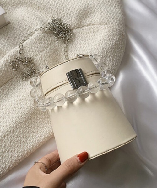 SFW(エスエフダブリュー)の「ビーズのチェーンと丸い形が可愛い ミニショルダーバッグ(ショルダーバッグ・レディース・ブラック/ベージュ/カーキ/グリーン・FREE)」の3枚目の写真