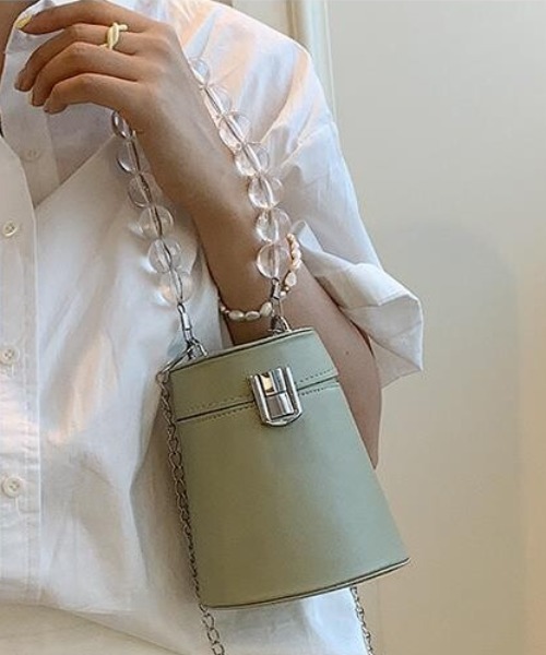 SFW(エスエフダブリュー)の「ビーズのチェーンと丸い形が可愛い ミニショルダーバッグ(ショルダーバッグ・レディース・ブラック/ベージュ/カーキ/グリーン・FREE)」の4枚目の写真