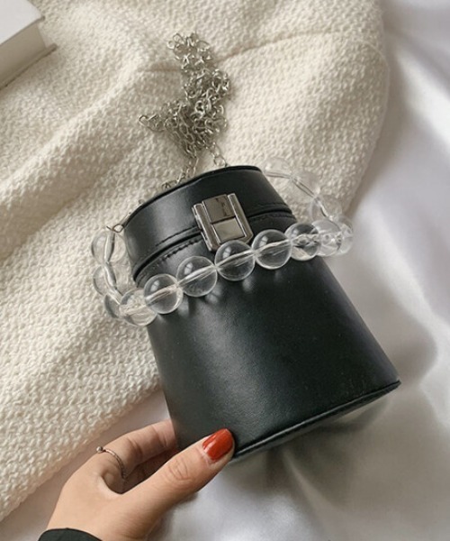 SFW(エスエフダブリュー)の「ビーズのチェーンと丸い形が可愛い ミニショルダーバッグ(ショルダーバッグ・レディース・ブラック/ベージュ/カーキ/グリーン・FREE)」の2枚目の写真