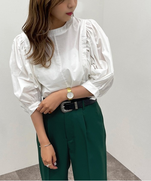 apres jour mignon(アプレジュールミニョン)の「袖タックボリュームシャツ 【ZOZOTOWN限定アイテム】(シャツ/ブラウス・レディース・ダークグリーン/オフホワイト/ブラック・X-LARGE/フリー)」の2枚目の写真