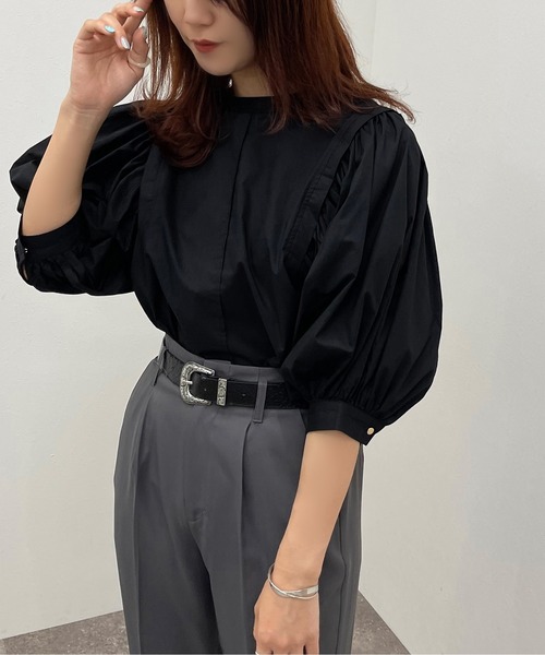 apres jour mignon(アプレジュールミニョン)の「袖タックボリュームシャツ 【ZOZOTOWN限定アイテム】(シャツ/ブラウス・レディース・ダークグリーン/オフホワイト/ブラック・X-LARGE/フリー)」の3枚目の写真