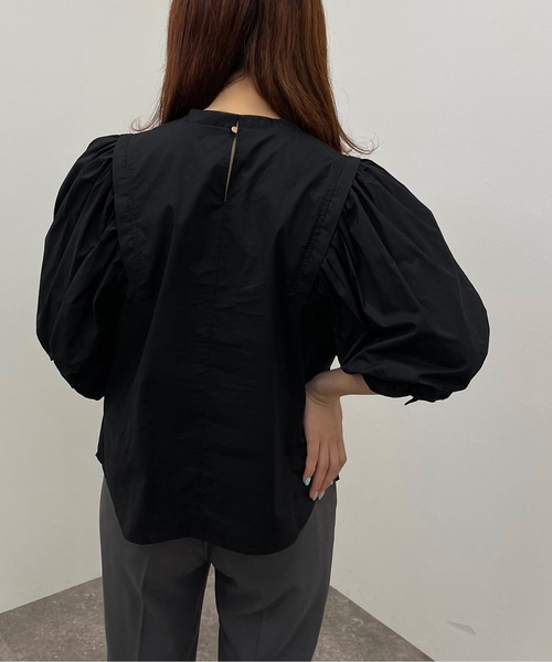 apres jour mignon(アプレジュールミニョン)の「袖タックボリュームシャツ 【ZOZOTOWN限定アイテム】(シャツ/ブラウス・レディース・ダークグリーン/オフホワイト/ブラック・X-LARGE/フリー)」の5枚目の写真