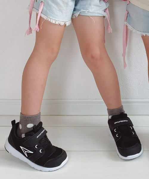 瞬足（シュンソク）の「瞬足/足育シリーズ/キッズスニーカー/SKF2310（スニーカー・キッズ・ブラック/ネイビー/ブルー/ラベンダー/レッド・14.0cm/16.0cm/16.5cm/21.0cm/15.0cm/19.0cm/20.5cm/14.5cm/21.5cm/15.5cm/19.5cm/20.0cm/22.0cm/18.0cm/18.5cm/17.5cm/17.0cm）」の11枚目の写真