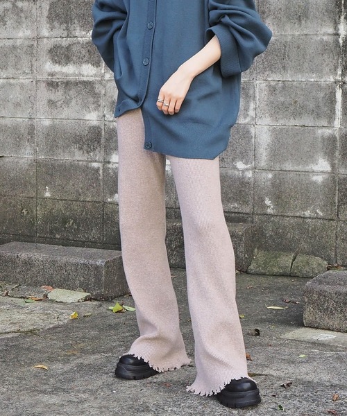 tiptop(ティップトップ)の「リブフレアパンツ(その他パンツ・レディース・ブラック/ベージュ/グリーン/ブラック系その他/ベージュ系その他/グリーン系その他・FREE)」の1枚目の写真