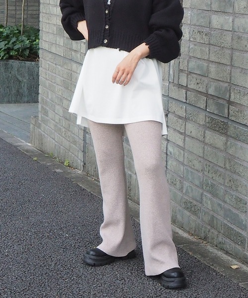 tiptop(ティップトップ)の「リブフレアパンツ(その他パンツ・レディース・ブラック/ベージュ/グリーン/ブラック系その他/ベージュ系その他/グリーン系その他・FREE)」の4枚目の写真