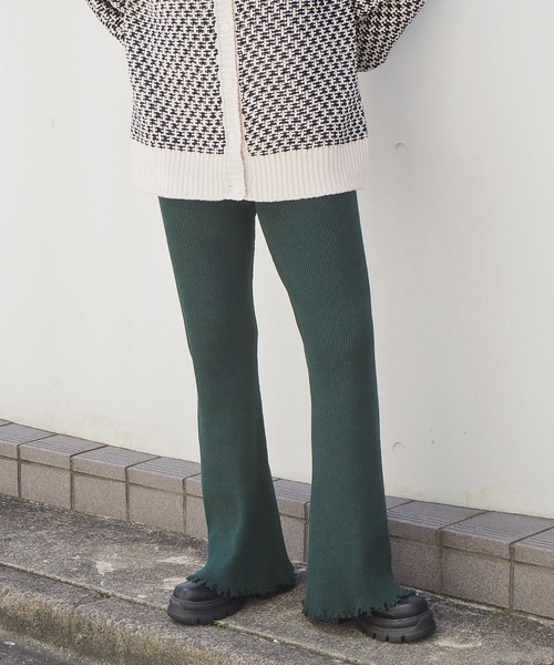 tiptop(ティップトップ)の「リブフレアパンツ(その他パンツ・レディース・ブラック/ベージュ/グリーン/ブラック系その他/ベージュ系その他/グリーン系その他・FREE)」の5枚目の写真