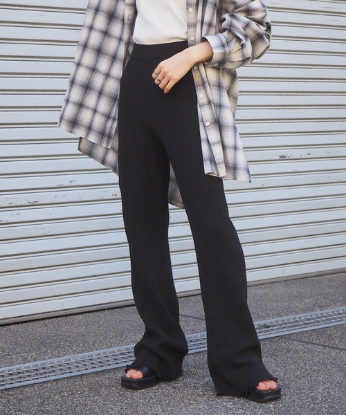 tiptop(ティップトップ)の「リブフレアパンツ(その他パンツ・レディース・ブラック/ベージュ/グリーン/ブラック系その他/ベージュ系その他/グリーン系その他・FREE)」の2枚目の写真