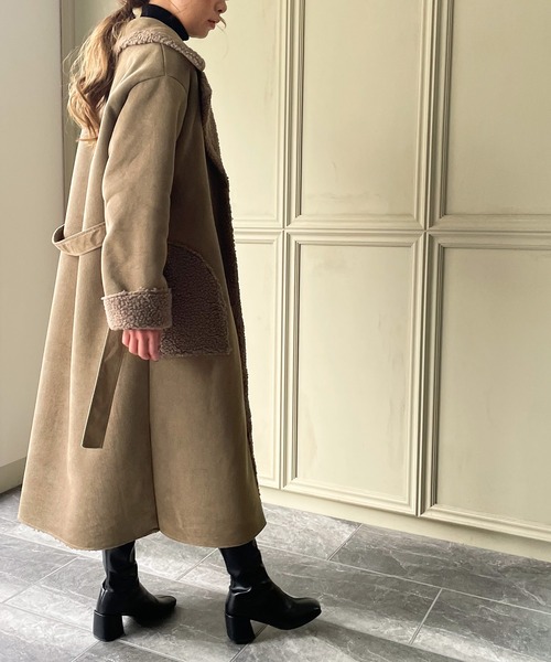 JUNOAH（ジュノア）の「ムートンボアロングコート（ムートンコート・レディース・ブラック/アイボリー/グレイッシュベージュ・MEDIUM/LARGE/X-LARGE）」の3枚目の写真