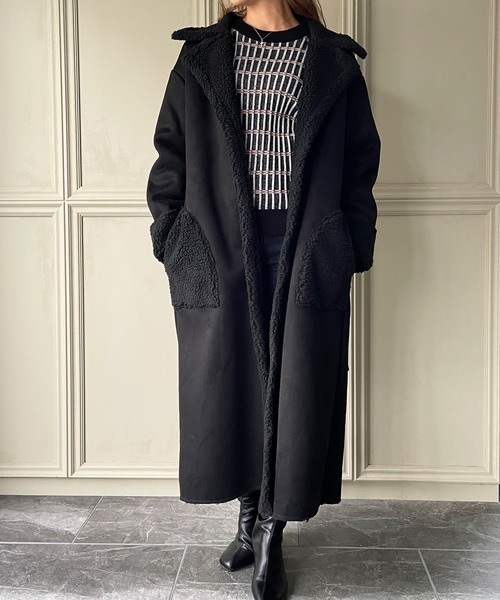 JUNOAH（ジュノア）の「ムートンボアロングコート（ムートンコート・レディース・ブラック/アイボリー/グレイッシュベージュ・MEDIUM/LARGE/X-LARGE）」の2枚目の写真