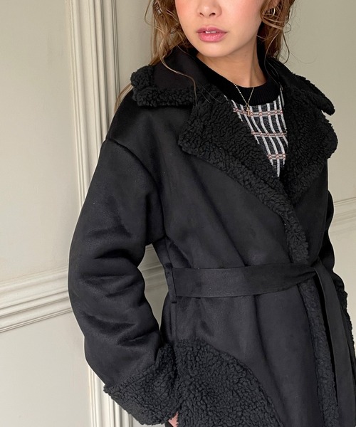 JUNOAH（ジュノア）の「ムートンボアロングコート（ムートンコート・レディース・ブラック/アイボリー/グレイッシュベージュ・MEDIUM/LARGE/X-LARGE）」の19枚目の写真