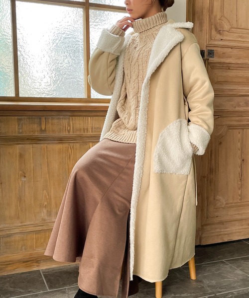 JUNOAH（ジュノア）の「ムートンボアロングコート（ムートンコート・レディース・ブラック/アイボリー/グレイッシュベージュ・MEDIUM/LARGE/X-LARGE）」の18枚目の写真