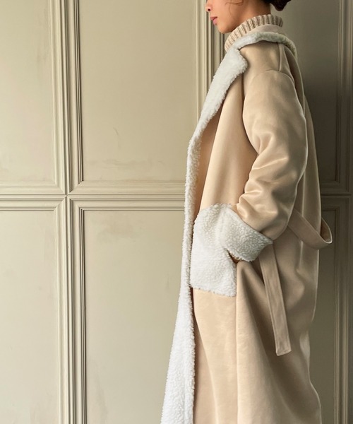 JUNOAH（ジュノア）の「ムートンボアロングコート（ムートンコート・レディース・ブラック/アイボリー/グレイッシュベージュ・MEDIUM/LARGE/X-LARGE）」の7枚目の写真
