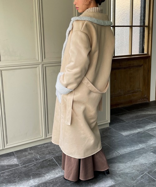 JUNOAH（ジュノア）の「ムートンボアロングコート（ムートンコート・レディース・ブラック/アイボリー/グレイッシュベージュ・MEDIUM/LARGE/X-LARGE）」の20枚目の写真