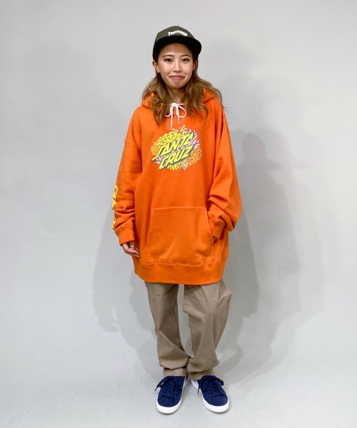 ムラサキスポーツ by 光永(ムラサキスポーツバイヒナタ)の「【ZOZOタウン限定アイテム】SANTACRUZ/サンタクルーズ × 光永(ひなた)監修アイテム ビッグシルエット ロゴパーカー 502213343(パーカー・レディース・ホワイト/ブラック/グレー/オレンジ・M/L/XL)」の6枚目の写真