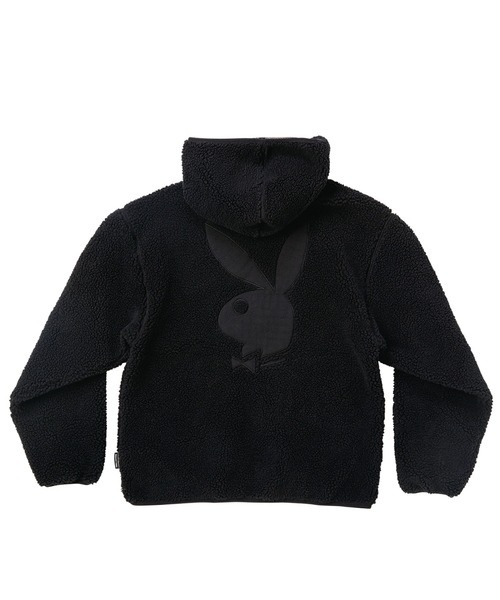 PLAYBOY（プレイボーイ）の「PB BOA ZIP HOODED JA/DCPLAYBOY(プレイボーイ）コラボモコモコボアバックプリントジャケット（その他アウター・メンズ・ブラック・MEDIUM/LARGE/X-LARGE）」の2枚目の写真