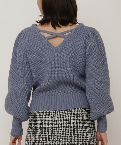 REDYAZEL（レディアゼル）の「あぜ編みバッククロスプルオーバー（ニット/セーター・レディース・ブラック/オフホワイト/ブルー・FREE）」の3枚目の写真