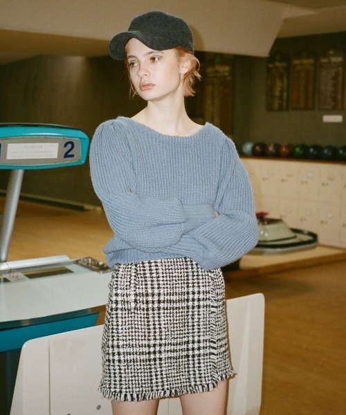 REDYAZEL（レディアゼル）の「あぜ編みバッククロスプルオーバー（ニット/セーター・レディース・ブラック/オフホワイト/ブルー・FREE）」の7枚目の写真