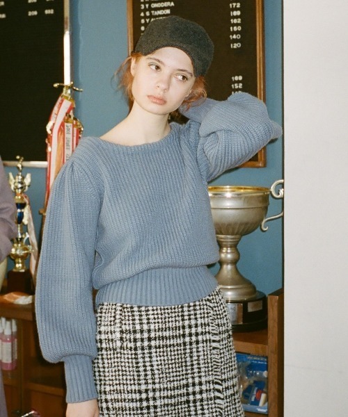 REDYAZEL（レディアゼル）の「あぜ編みバッククロスプルオーバー（ニット/セーター・レディース・ブラック/オフホワイト/ブルー・FREE）」の8枚目の写真