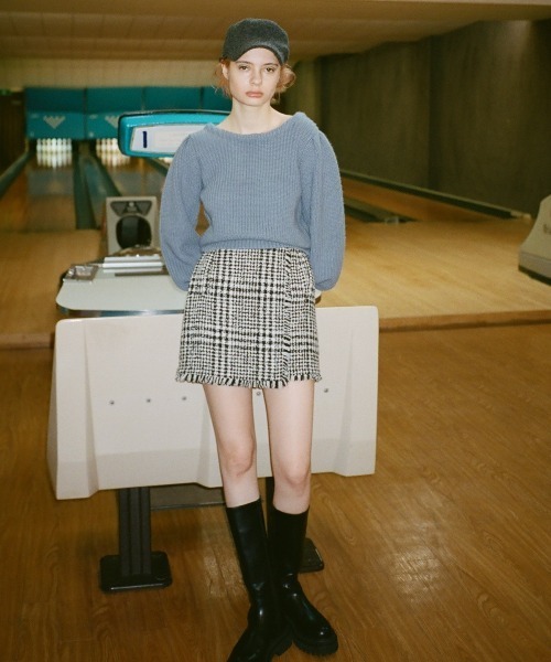 REDYAZEL（レディアゼル）の「あぜ編みバッククロスプルオーバー（ニット/セーター・レディース・ブラック/オフホワイト/ブルー・FREE）」の10枚目の写真