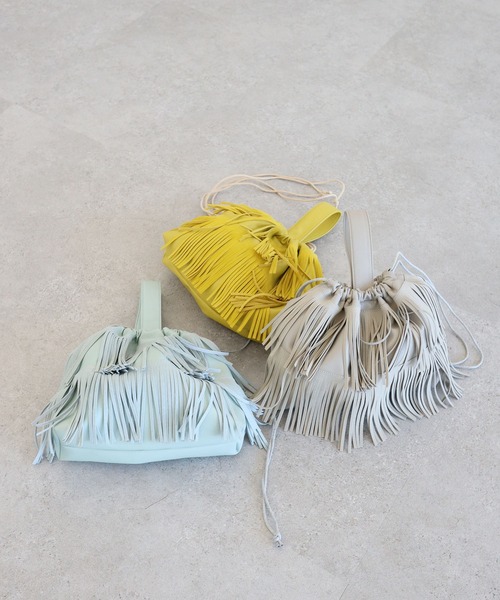 AMERICAN HOLIC（アメリカンホリック）の「フリンジ2WAY巾着バッグ（ハンドバッグ・レディース・ライトブルー/イエロー/グレイッシュベージュ・FREE）」の5枚目の写真