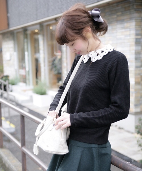 Chico（チコ）の「レース衿片畦ニット（ニット/セーター・レディース・ホワイト/ダークグリーン/グレー/ブラック・FREE）」の3枚目の写真