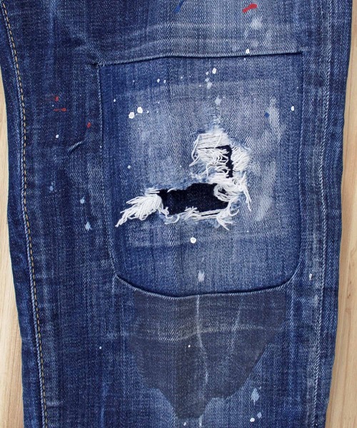 DSQUARED2(ディースクエアード)の「DSQ2 ダメージ&リペアボタンフライデニムパンツ COOL GUY JEANS(デニムパンツ・メンズ・ブルー・46)」の17枚目の写真