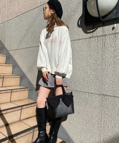 one after another NICE CLAUP(ワンアフターアナザーナイスクラップ)の「ビックシルエットロゴ刺繍スウェット(スウェット・レディース・オフホワイト/オートミール/ネイビー/ライトブルー・FREE)」の6枚目の写真