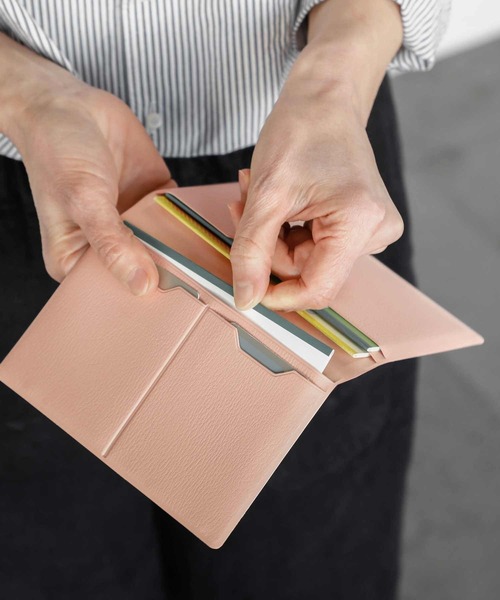 CLASSIC（クラシック）の「PASSEN パセン 通帳ケース バンク カードケース 二つ折り（パスポートケース・レディース・ライトグレー/ブラック/ピンク/ライトブラウン/ミント/オレンジ・FREE）」の5枚目の写真