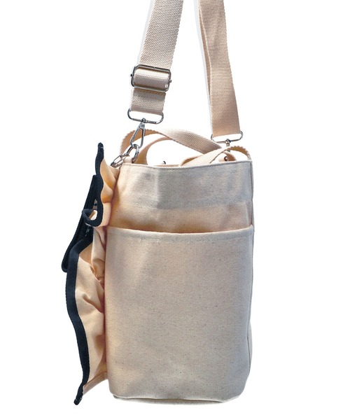 MILKFED.（ミルクフェド）の「RUFFLE BAG /2WAYショルダーバッグ トートバッグ/A4収納（ショルダーバッグ・レディース・ホワイト/ブラック/レッド・ONE SIZE）」の8枚目の写真