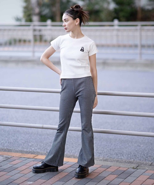 X-girl（エックスガール）の「FACE S/S BABY TEE/フェイス刺繍　チビT（Tシャツ/カットソー・レディース・ホワイト/ブラック/カーキ・S/M）」の4枚目の写真