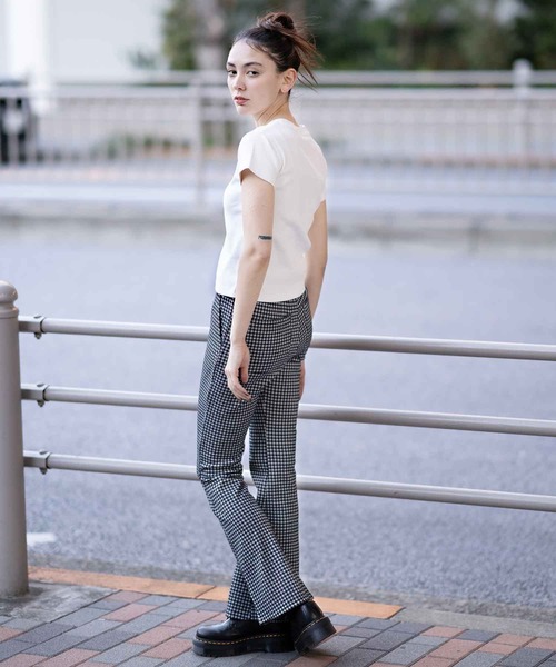 X-girl（エックスガール）の「FACE S/S BABY TEE/フェイス刺繍　チビT（Tシャツ/カットソー・レディース・ホワイト/ブラック/カーキ・S/M）」の5枚目の写真