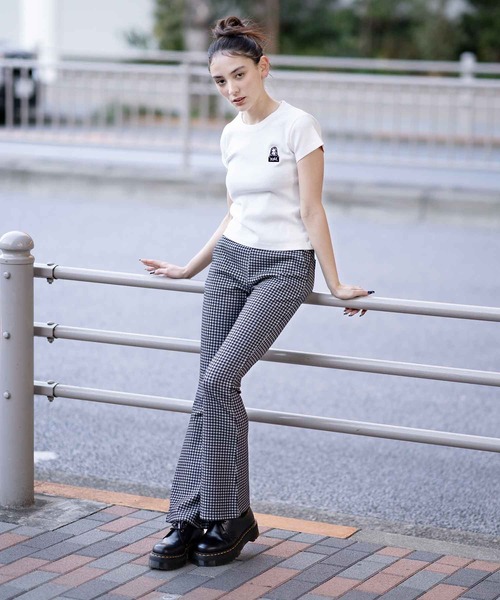 X-girl（エックスガール）の「FACE S/S BABY TEE/フェイス刺繍　チビT（Tシャツ/カットソー・レディース・ホワイト/ブラック/カーキ・S/M）」の19枚目の写真