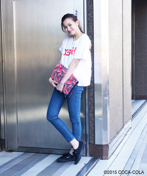 X-girl(エックスガール)の「COCA-COLA S/S BIG TEE(Tシャツ/カットソー・レディース・ホワイト/ブラック・2/1)」の5枚目の写真