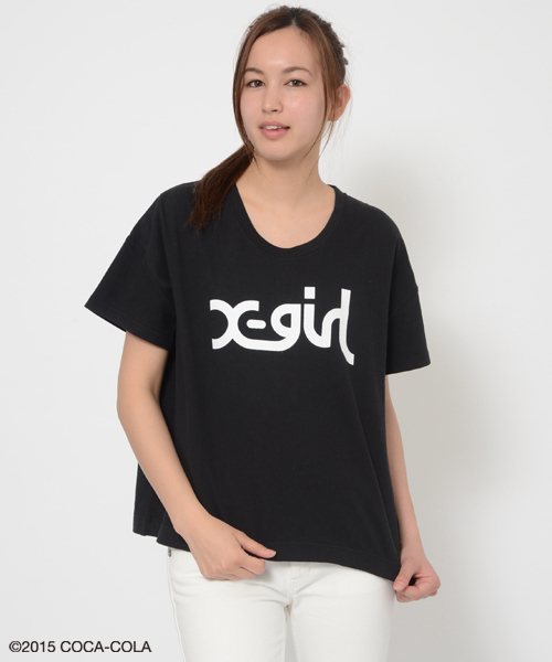 X-girl(エックスガール)の「COCA-COLA S/S BIG TEE(Tシャツ/カットソー・レディース・ホワイト/ブラック・2/1)」の4枚目の写真