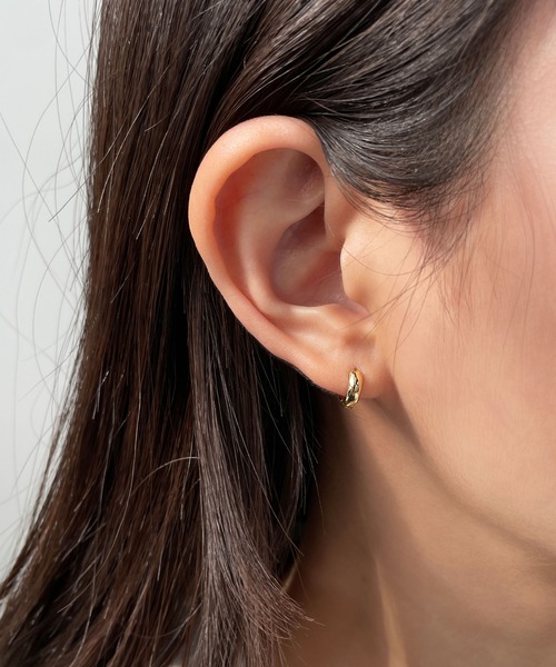 CEMONEMO(セモネモ)の「メタル ワンタッチ シンプル フープピアス(ピアス(両耳用)・レディース・ゴールド/シルバー・FREE)」の6枚目の写真