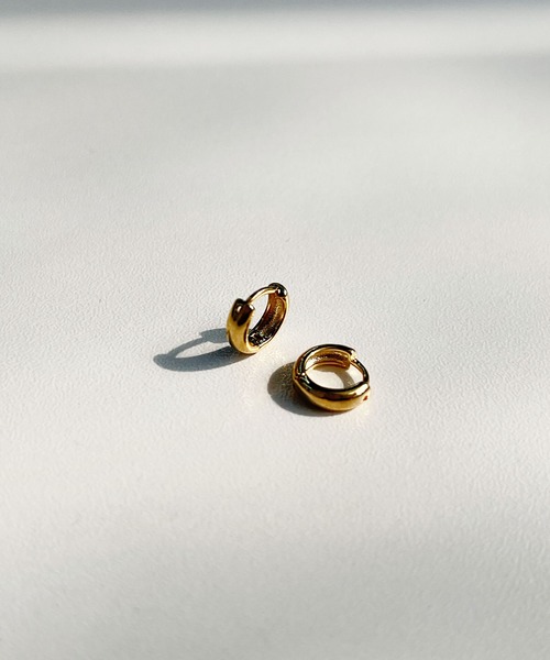 CEMONEMO(セモネモ)の「メタル ワンタッチ シンプル フープピアス(ピアス(両耳用)・レディース・ゴールド/シルバー・FREE)」の11枚目の写真