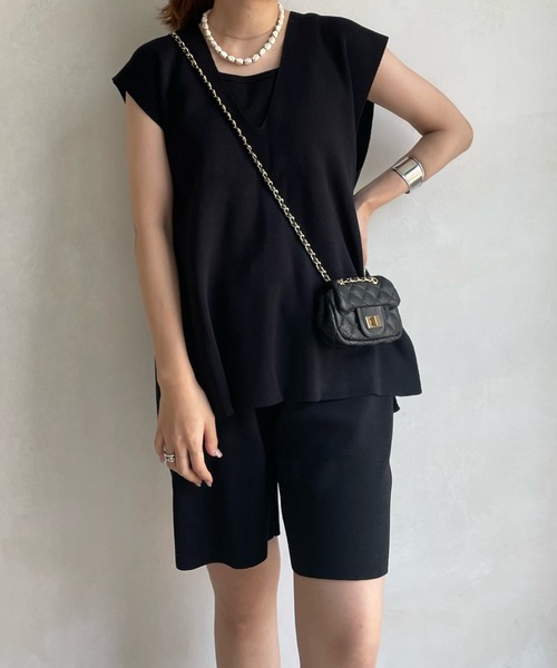 DouDou(ドゥドゥ)の「ニットベスト+ニットハーフパンツ セット(つなぎ/オールインワン・レディース・ベージュ/ブラック・FREE)」の1枚目の写真