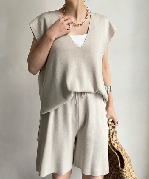 DouDou(ドゥドゥ)の「ニットベスト+ニットハーフパンツ セット(つなぎ/オールインワン・レディース・ベージュ/ブラック・FREE)」の11枚目の写真