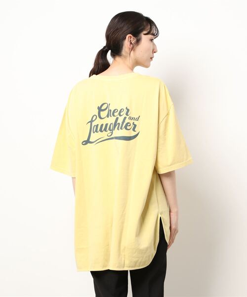 RODEO CROWNS WIDE BOWL（ロデオクラウンズワイドボウル）の「ピグメントメッセージチュニックワンピース（ワンピース・レディース・チャコールグレー/オフホワイト/ライトイエロー・FREE）」の6枚目の写真