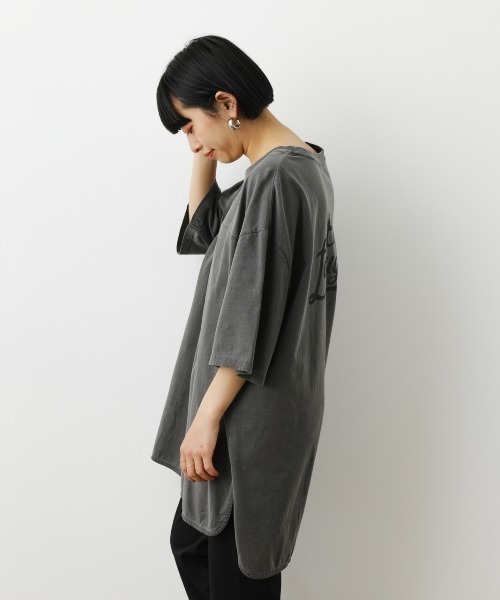 RODEO CROWNS WIDE BOWL（ロデオクラウンズワイドボウル）の「ピグメントメッセージチュニックワンピース（ワンピース・レディース・チャコールグレー/オフホワイト/ライトイエロー・FREE）」の12枚目の写真