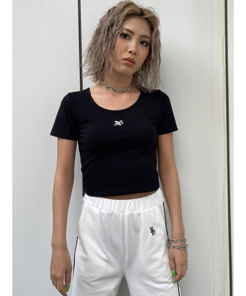 EGOIST(エゴイスト)の「プリントラウンドネックチビT(Tシャツ/カットソー・レディース・ピンク/ブルー/ブラック/ホワイト・FREE)」の1枚目の写真
