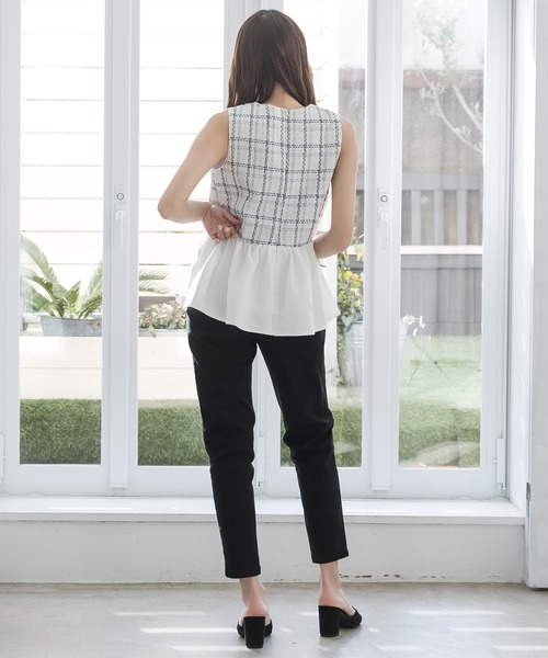 Julia Boutique（ジュリアブティック）の「異素材ペプラムトップス/22110（Tシャツ/カットソー・レディース・ホワイト/ブラック・ONE）」の4枚目の写真