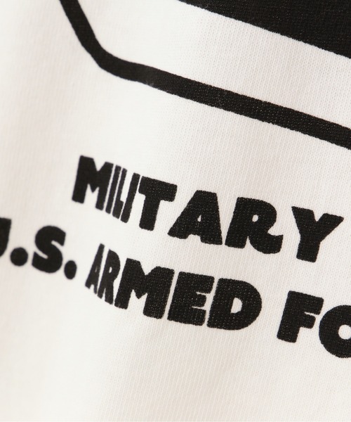 AVIREX（アヴィレックス）の「【直営店限定】スクール ロゴ Tシャツ / S/S AVIREX SCHOOL LOGO T-SHIRT / アヴィレックス（Tシャツ/カットソー・メンズ・ホワイト/ブラック・M/L/2XL/XL）」の3枚目の写真