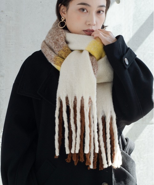 StyleSea（スタイルシー）の「チェック柄ボリュームマフラー（マフラー・レディース・パープル/ブルー/イエロー・MEDIUM）」の6枚目の写真