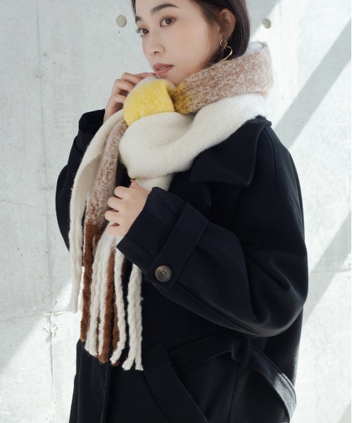 StyleSea（スタイルシー）の「チェック柄ボリュームマフラー（マフラー・レディース・パープル/ブルー/イエロー・MEDIUM）」の10枚目の写真