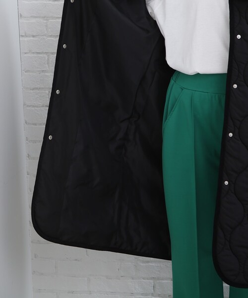 SHOO・LA・RUE（シューラルー）の「◆キルト ロングベスト（ノーカラーコート・レディース・ブラック/カーキ・00）」の3枚目の写真