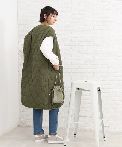 SHOO・LA・RUE（シューラルー）の「◆キルト ロングベスト（ノーカラーコート・レディース・ブラック/カーキ・00）」の8枚目の写真