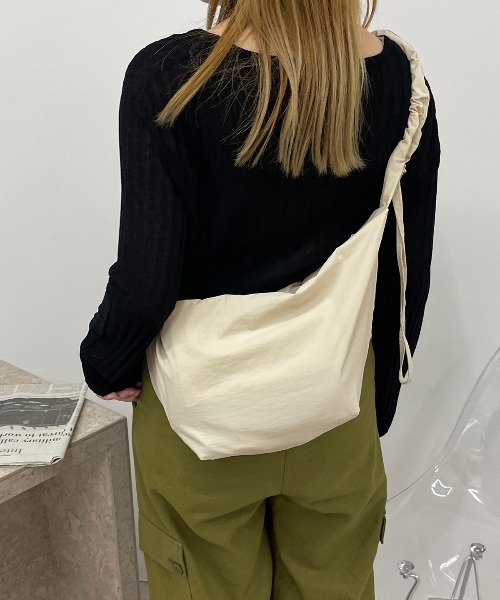 apres jour(アプレジュール)の「ギャザーショルダーBAG【ZOZOTOWN限定アイテム】(ショルダーバッグ・レディース・アイボリー/カーキ/ブラック・フリ-)」の10枚目の写真